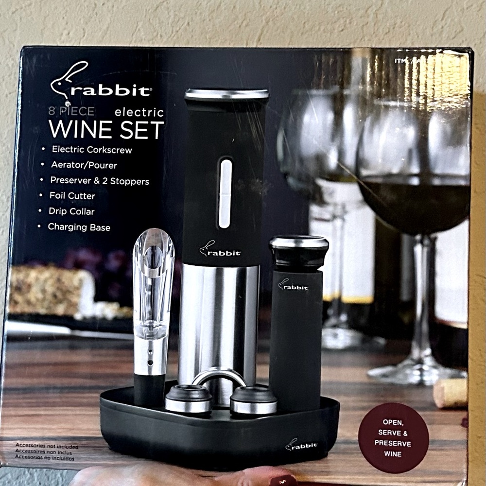 Rabbit 8 piece electric wine set, electric corkscrew, Aerator/ pourer.